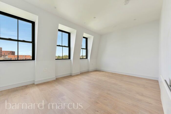 1 Bedroom Flat To Rent In High Street, Sutton, SM1