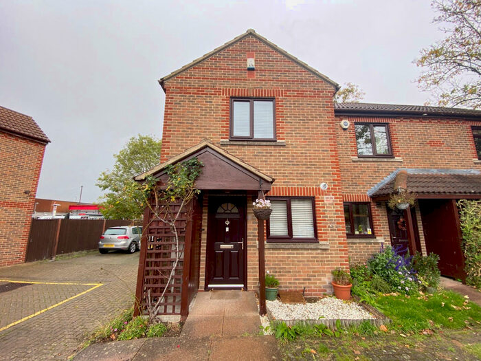 2 Bedroom End Of Terrace House To Rent In River Park View, Orpington, BR6