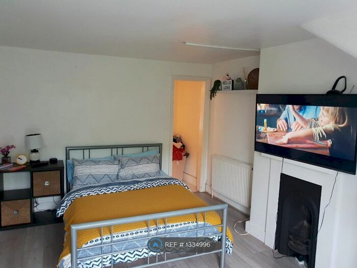Studio To Rent In Lee Road, London, SE3