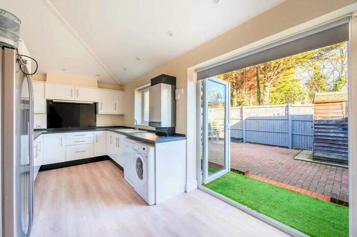 2 Bedroom Maisonette Flat To Rent In Deer Park Gardens, Mitcham, CR4