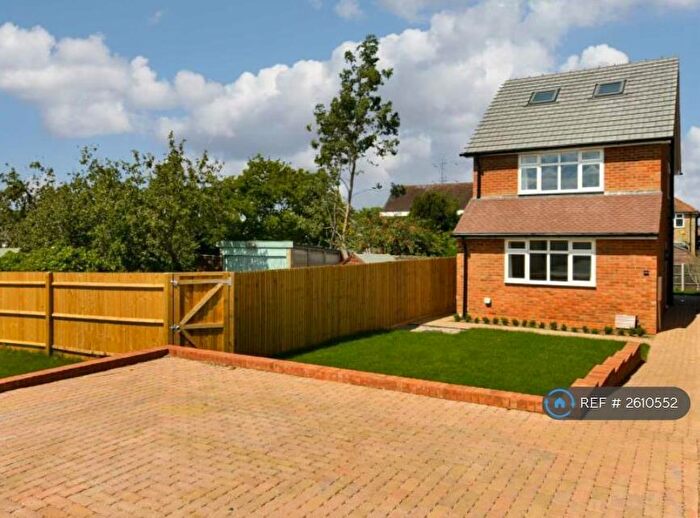 3 Bedroom Detached House To Rent In Headley Close, Surrey, KT19