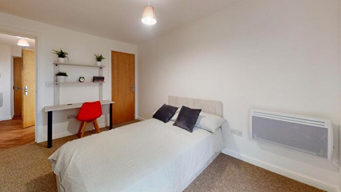 2 Bedroom House To Rent In The Grange, Leeds, LS6