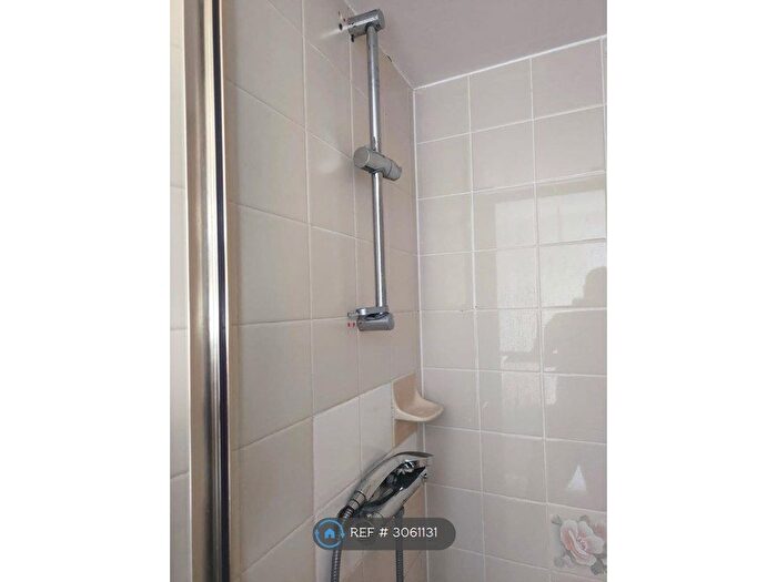 1 Bedroom Flat To Rent In The Square, Lymington, SO41