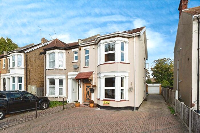 7 Bedroom End Of Terrace House For Sale In Kilworth Avenue, Southend-on-Sea, Essex, SS1