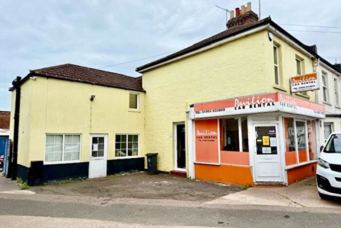 2 Bedroom Flat For Sale In Becket Road, Worthing, West Sussex, BN14