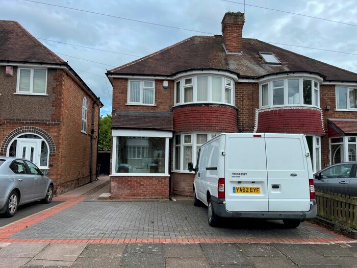 3 Bedroom Semi-Detached House To Rent In Stonor Road, Hall Green, Birmingham, B28