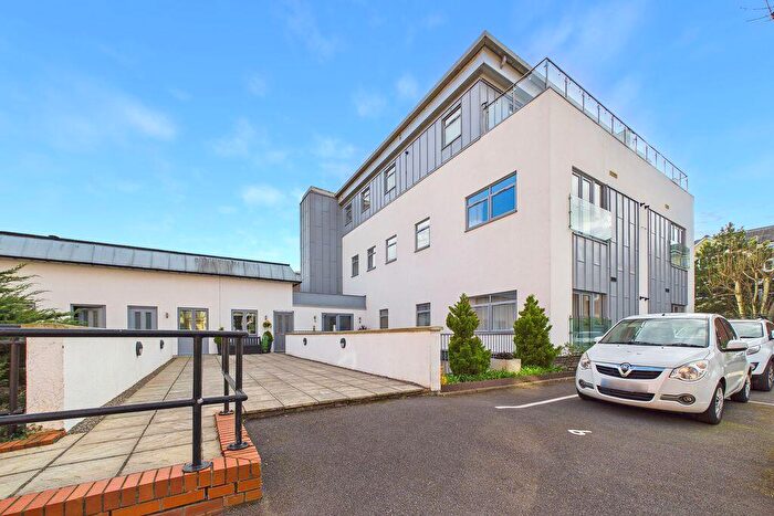 2 Bedroom Apartment To Rent In Old Church Road, Clevedon, BS21