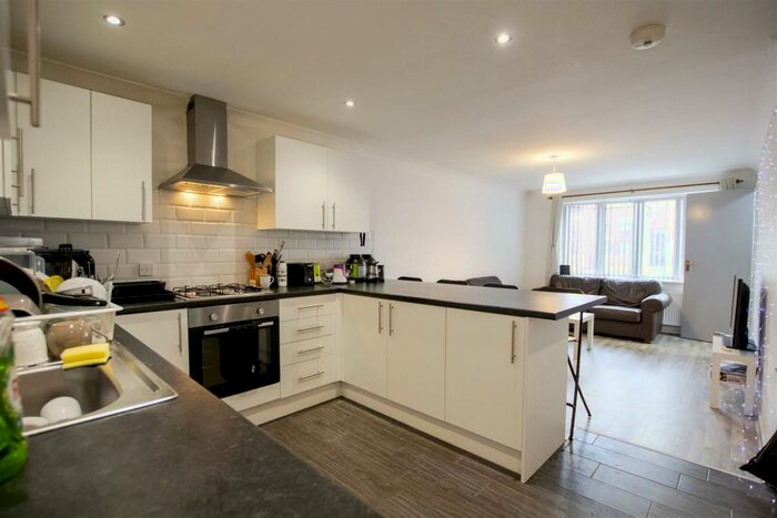 6 Bedroom House To Rent In Heeley Road, Birmingham, B29