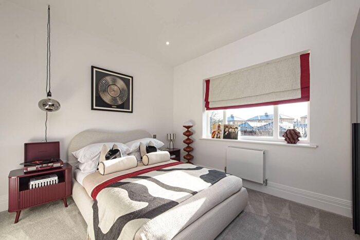 5 Bedroom Property For Sale In Trent Park, Enfield, Barnet, EN4