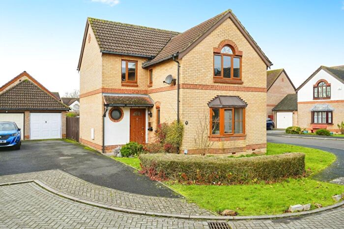 4 Bedroom Detached House For Sale In Hawksmead, Bicester, OX26