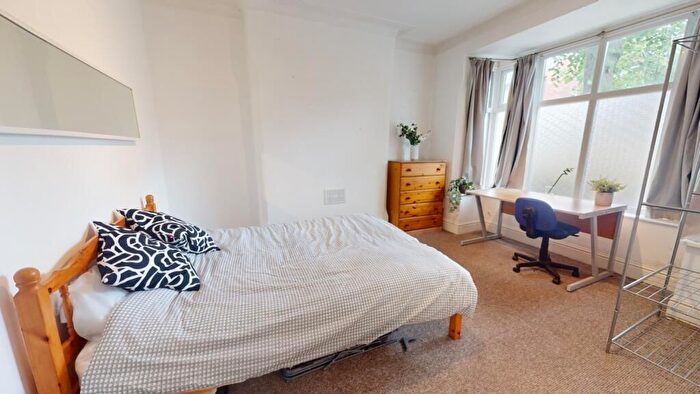 5 Bedroom Semi-Detached House To Rent In Harrington Drive, Nottingham, NG7