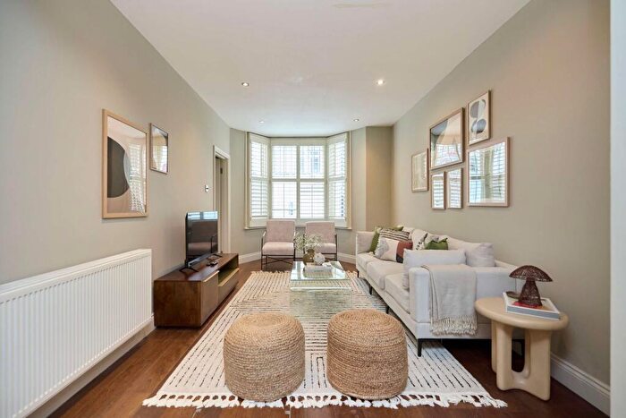 4 Bedroom Flat To Rent In Langton Street, SW10