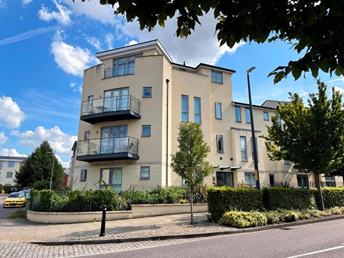 2 Bedroom Apartment For Sale In Northfleet, Gravesend, Kent, DA11