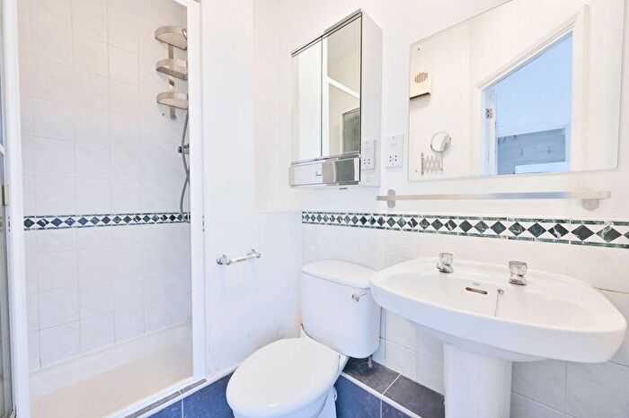 2 Bedroom Flat To Rent In Metro Central Heights, Elephant And Castle, London, SE1