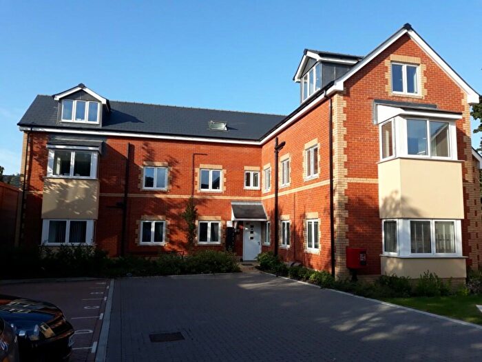 2 Bedroom Flat To Rent In Longcroft Way, Havant, Hampshire, PO9