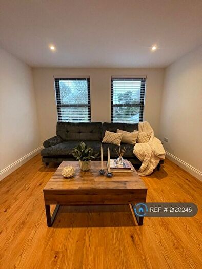 2 Bedroom Flat To Rent In Friern Park, London, N12