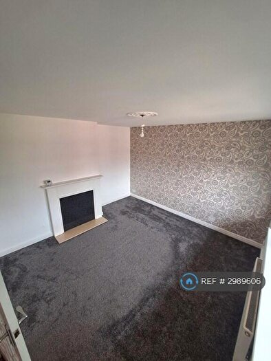 3 Bedroom Semi-Detached House To Rent In Blackthorne Close, Dudley, DY1