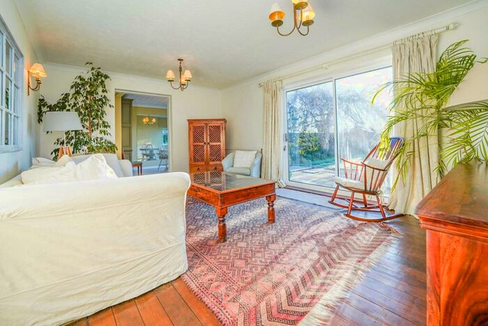 2 Bedroom Bungalow To Rent In Cowleaze Close, Shrivenham, SN6