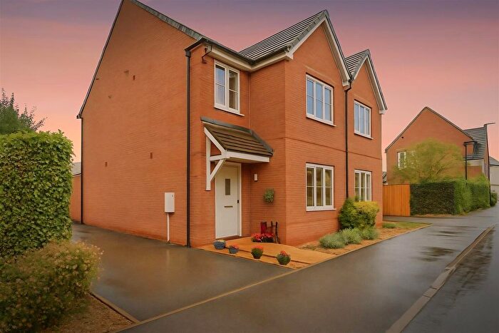 4 Bedroom Semi Detached House For Sale In Great Tithes Place, Crewe, CW1