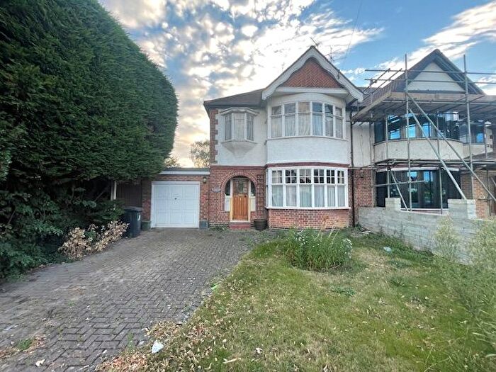4 Bedroom Semi-Detached House To Rent In Alleyn Park, Southall, UB2