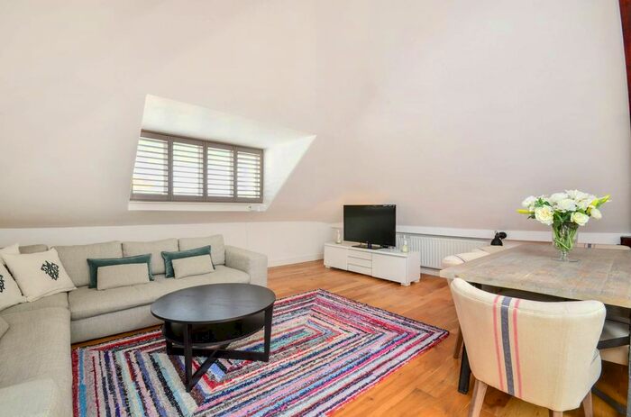 2 Bedroom Flat To Rent In Trebovir Road, Earls Court, London, SW5