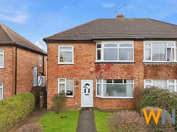 2 Bedroom Flat For Sale In Doddinghurst Road, Brentwood, CM15