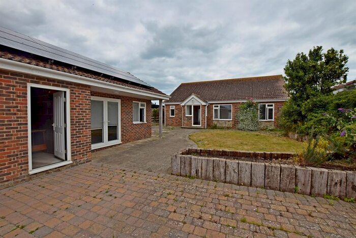 4 Bedroom Detached Bungalow To Rent In West Front Road, Pagham, PO21