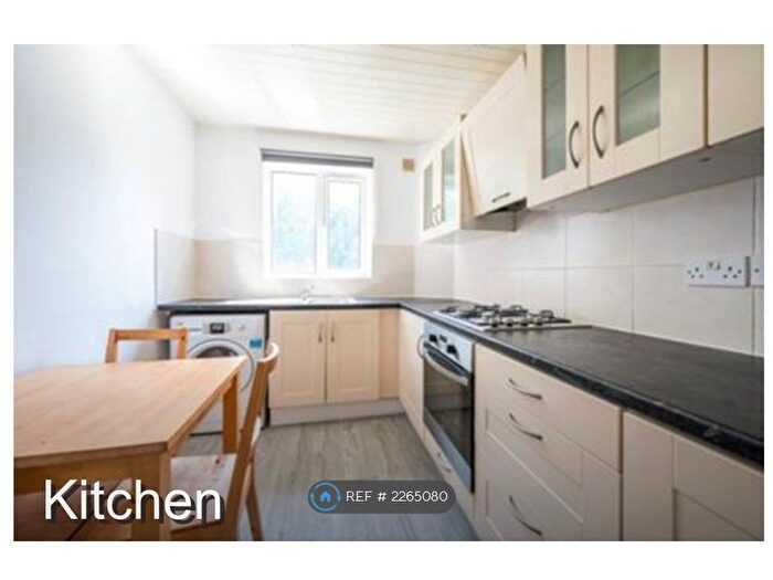 2 Bedroom Flat To Rent In Bewley Court, London, SW2