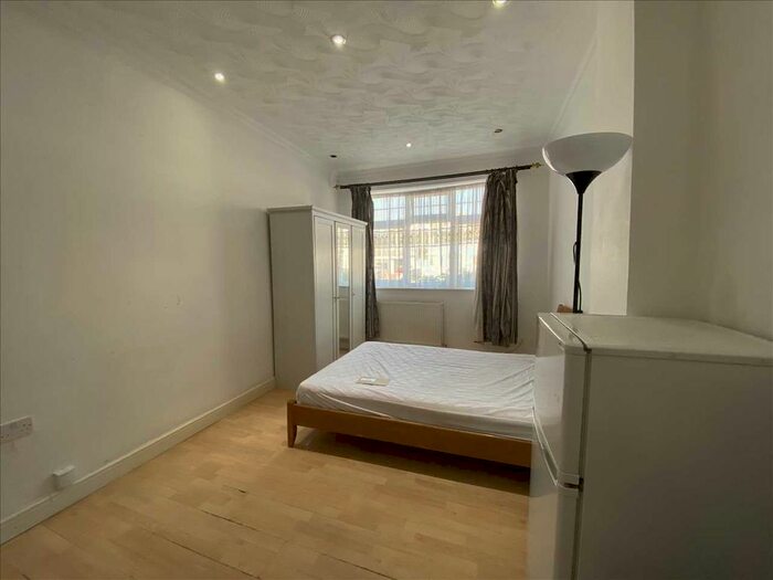 1 Bedroom Flat To Rent In Kenton Road, Harrow HA3