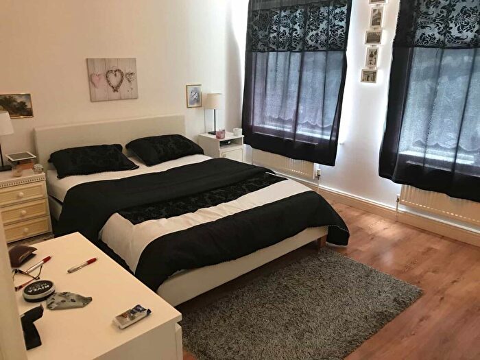 1 Bedroom Flat To Rent In North Hill Road, Leeds, LS6