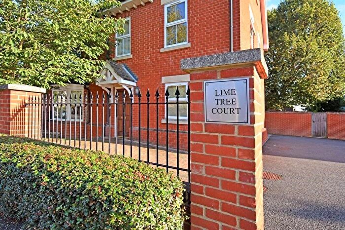 2 Bedroom Apartment For Sale In Stephenson Close, Thatcham, Berkshire, RG18