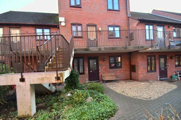 2 Bedroom Apartment For Sale In Town Bridge Court, Chesham, Buckinghamshire, HP5