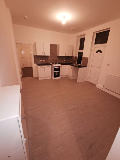 2 Bedroom Flat To Rent In Moorhead, Newcastle Upon Tyne, NE5