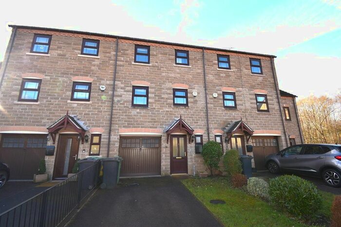 4 Bedroom Town House To Rent In Mereside, Waterloo, Huddersfield, HD5