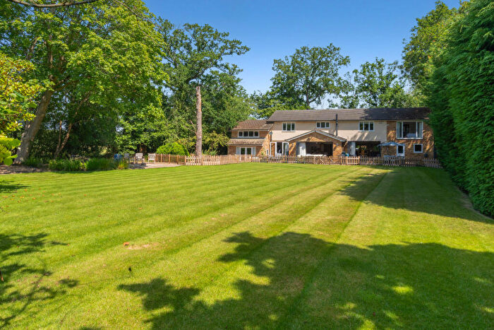 6 Bedroom House For Sale In Reading Road, Camberley, GU17