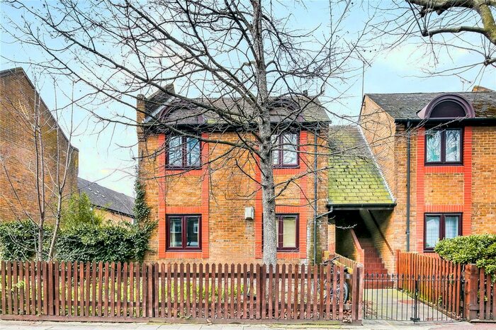 1 Bedroom Flat To Rent In Isambard Place, London, SE16