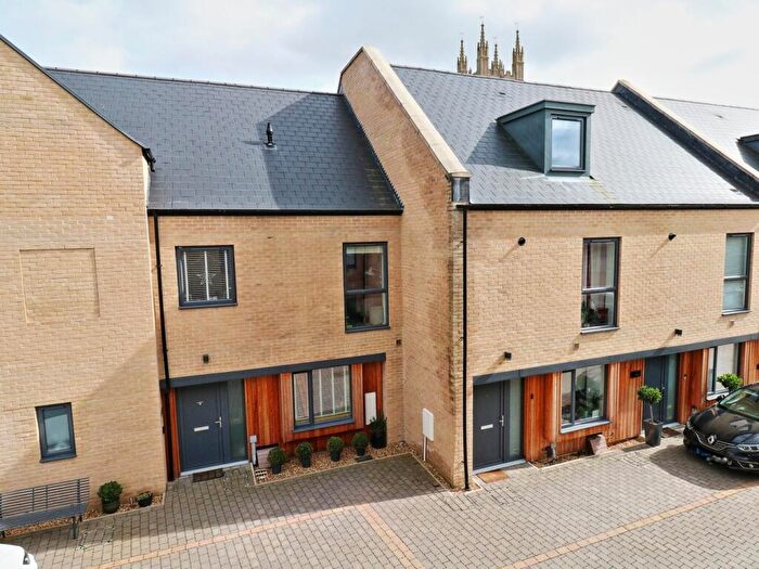 4 Bedroom Town House For Sale In Farrier Court, St Neots, PE19
