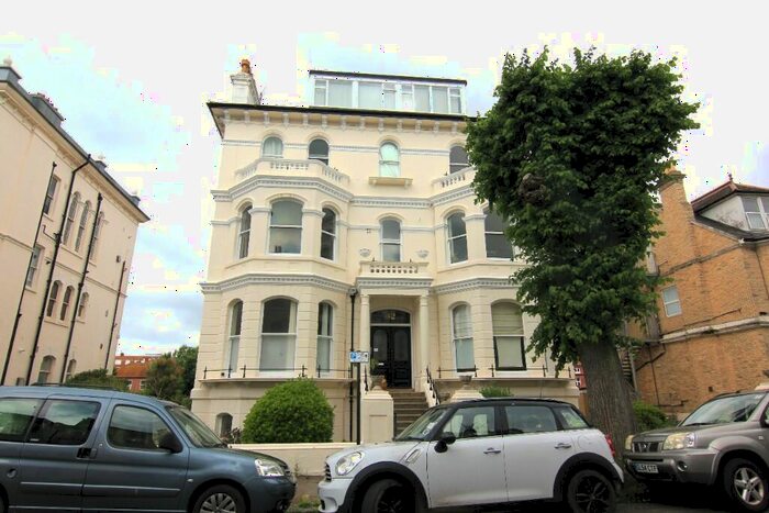 1 Bedroom Flat To Rent In St. Aubyns, Hove, East Sussex, BN3