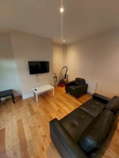 3 Bedroom Terraced House To Rent In Pennington Grove, Woodhouse, Leeds, LS6