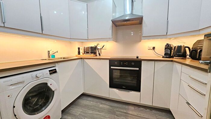 2 Bedroom Flat To Rent In Prince Albert Court, Staines Road West, Sunbury-On-Thames, Surrey, TW16