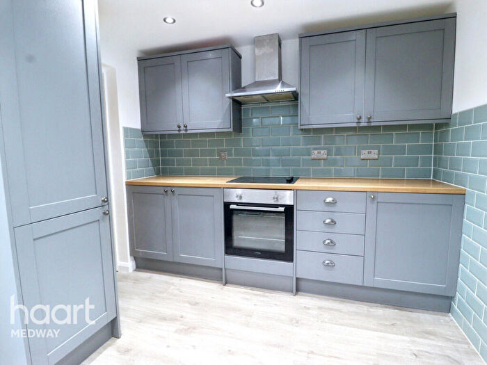 3 Bedroom Terraced House To Rent In Magpie Hall Road, Chatham, ME4