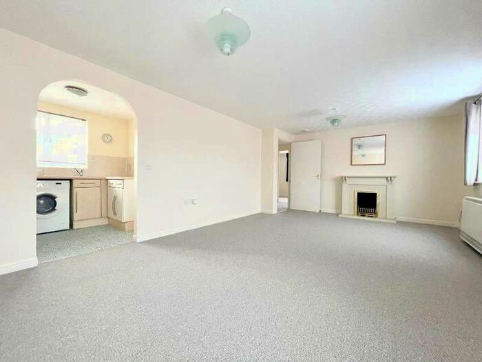 2 Bedroom Apartment To Rent In Lloyd Close Cheltenham, GL51