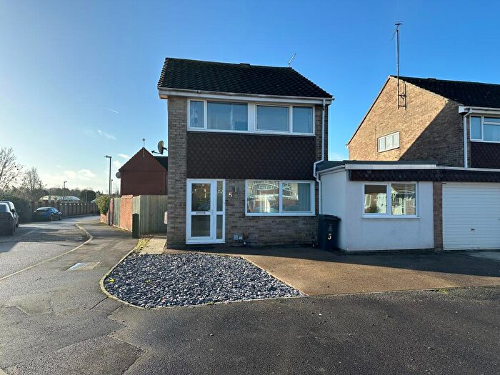 4 Bedroom Link Detached House For Sale In Cameron Close, Stratton St Margaret, Swindon, SN3