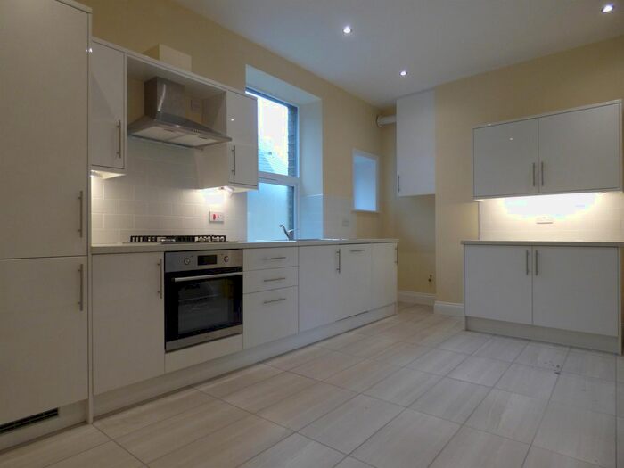 2 Bedroom Flat To Rent In Catherine Street, Elland HX5