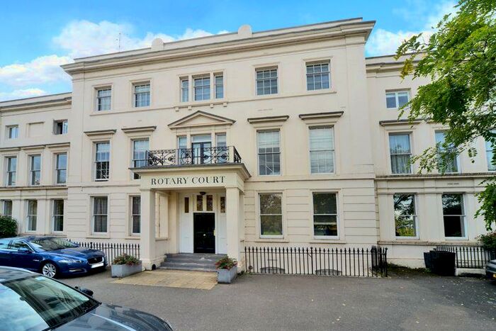 2 Bedroom Flat To Rent In Rotary Court, East Molesey, KT8