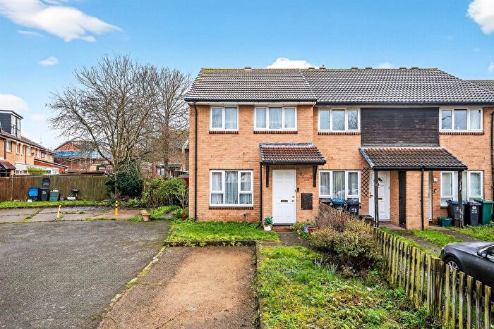 3 Bedroom End Terrace House For Sale In Sutherland Drive, London, SW19