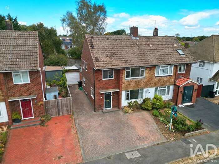 3 Bedroom Semi Detached House For Sale In Moor Copse Close, Reading, RG6