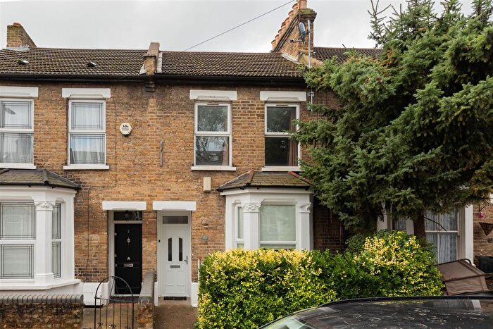 2 Bedroom Flat To Rent In Granville Road, South Woodford, E18