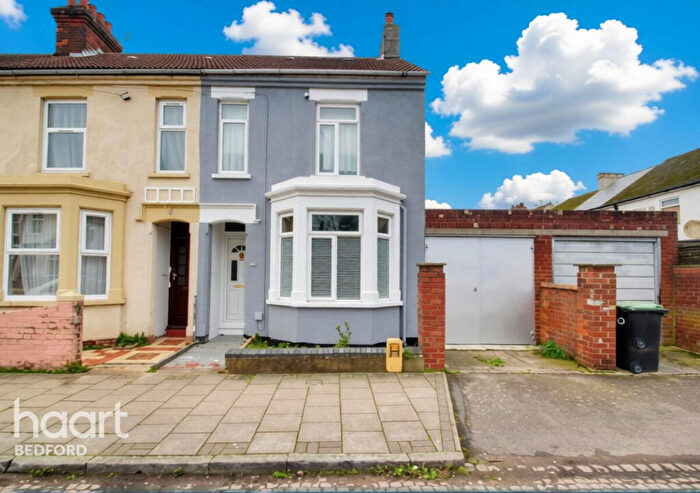 3 Bedroom End Of Terrace House To Rent In Churchville Road, Bedford, MK42