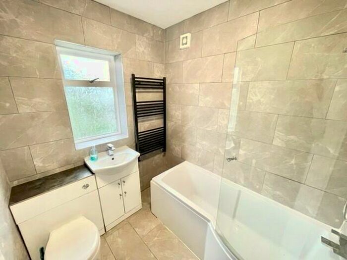 3 Bedroom House To Rent In Hainault Road, RM5